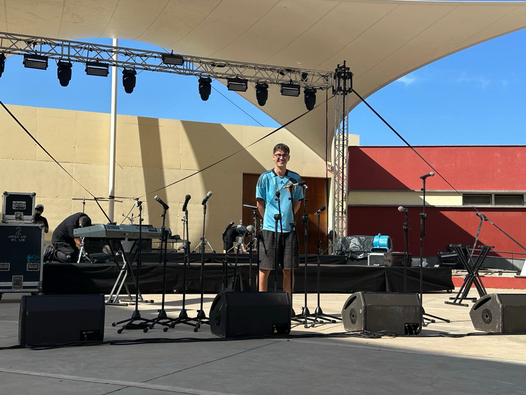 Felipe en el escenario antes del concierto