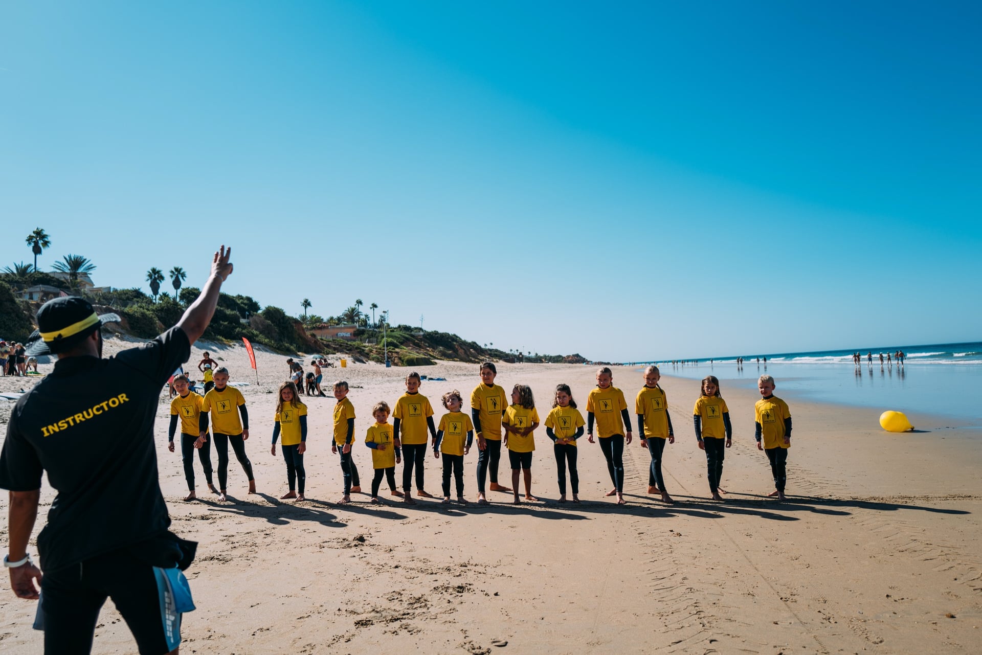 Clase de surf en la Playa de Roche